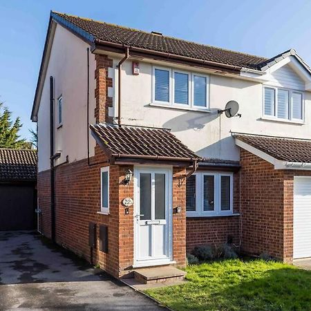 2 Bedroom House-Driveway - Bournemouth Hospital - Long Stay Discounts - Lima Apartments Ltd ภายนอก รูปภาพ