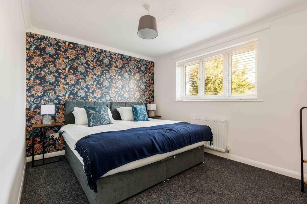 2 Bedroom House-Driveway - Bournemouth Hospital - Long Stay Discounts - Lima Apartments Ltd ภายนอก รูปภาพ